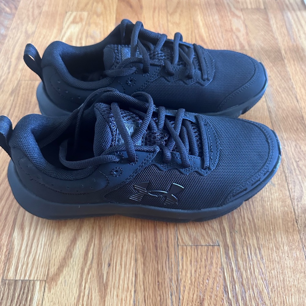 Boys 4Y Under Armour BG Assert 10 - NIB